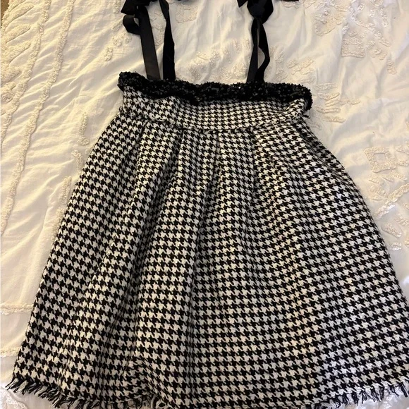 Chic Black and White Houndstooth Mini Dress - Picture 5 of 9
